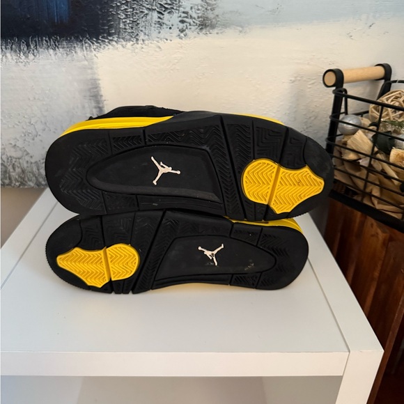 Jordan 4 Retro Thunder Black Yellow GS Size 6.5Y / Women’s 8 - Picture 6 of 7
